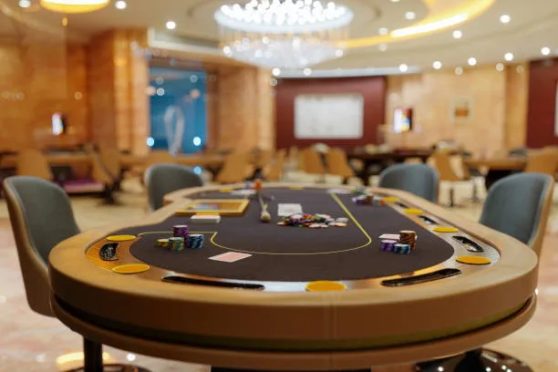 Casino games with hold and spin win feature